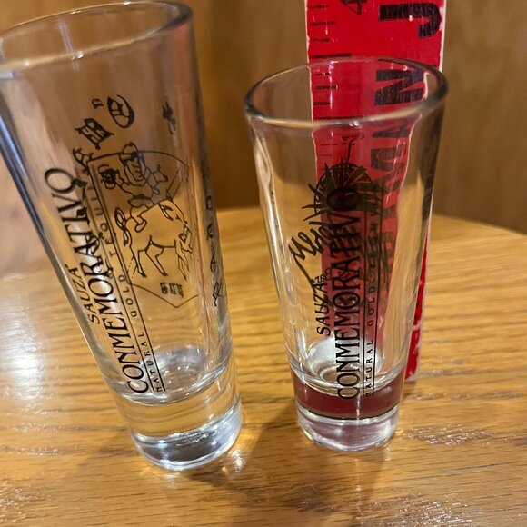 Lot of 2 Suaza Shot Glasses Conmemorativo Natural Gold Tequila Clear VNTG - Picture 10 of 14